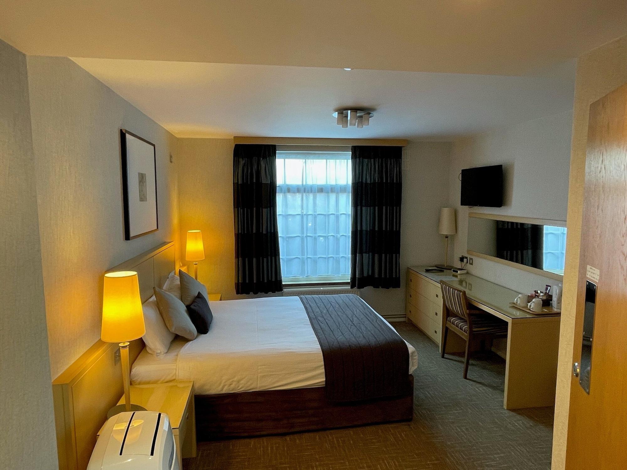 Best Western Homestead Court Hotel เวลลินการ์เดนซิตี ภายนอก รูปภาพ
